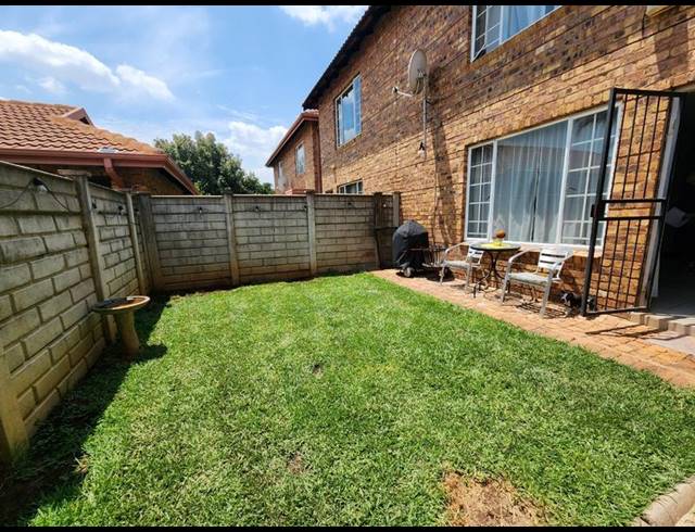 2 BEDROOM TOWNHOUSE FOR SALE IN ANNLIN